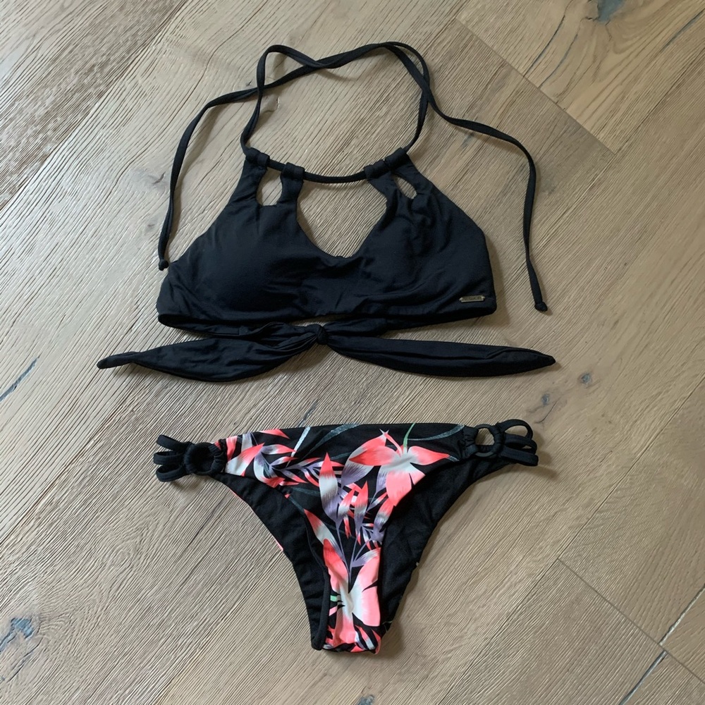ROXY BIKINI - SIZE SMALL